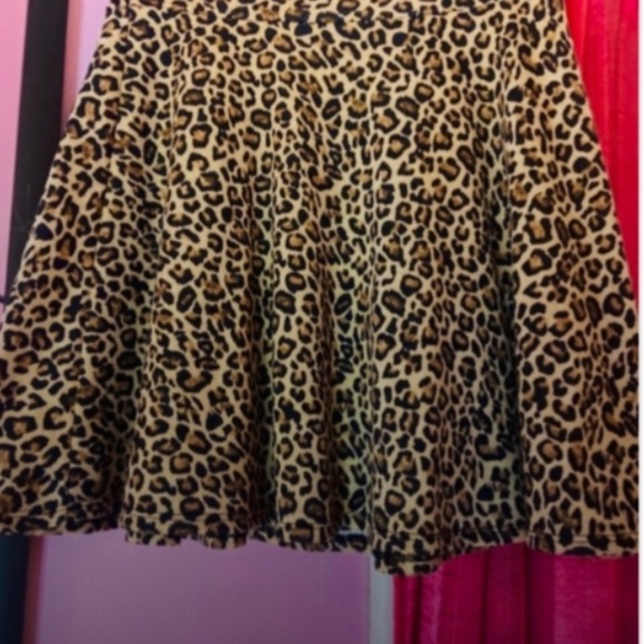 90’s Style Leopard 🐆 Skater Mini Skirt Retro Playful Animal Print Women’s Small - Picture 3 of 3
